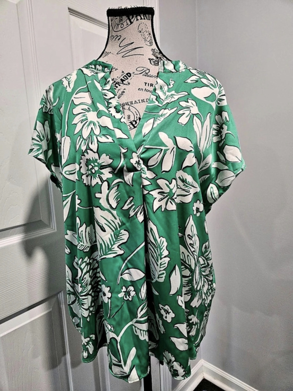 Rachel Roy Floral Green & White Size XL Like New
